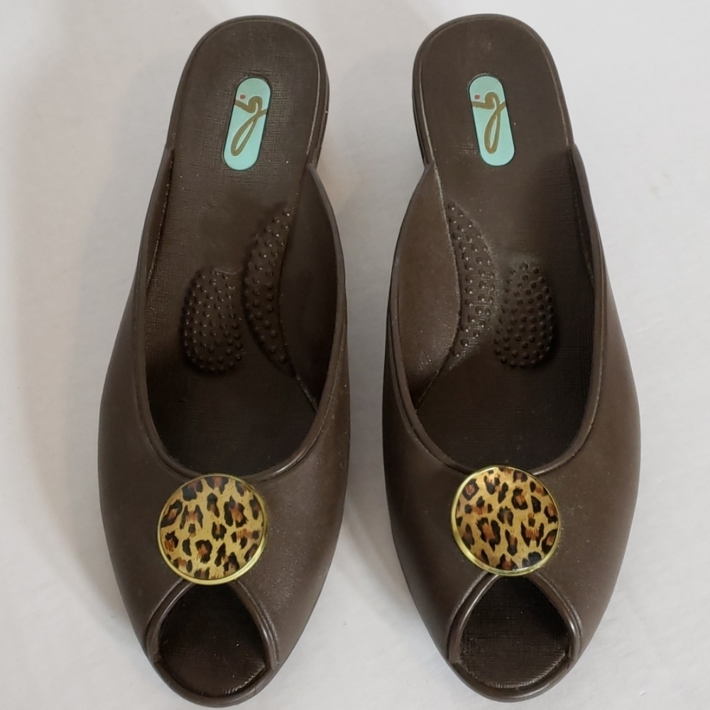 OKAb Brown Mule with Leopard Medallion Size M 6.5/7